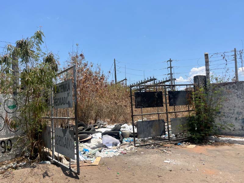 Vídeo: homem é preso depois de abusar e roubar R$ 50 de mulher num terreno abandonado perto da subestação da Enel, em Juazeiro do Norte