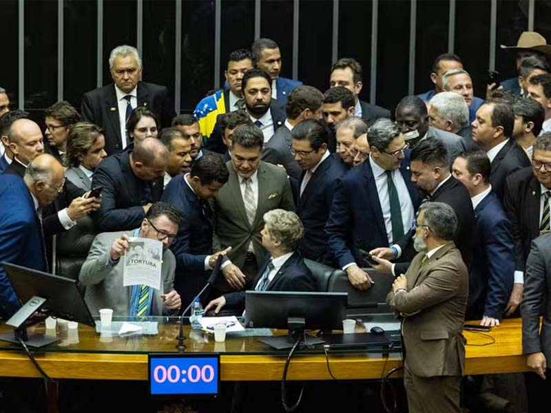 Conselho de Ética abre processos contra três deputados envolvidos em motim na Câmara