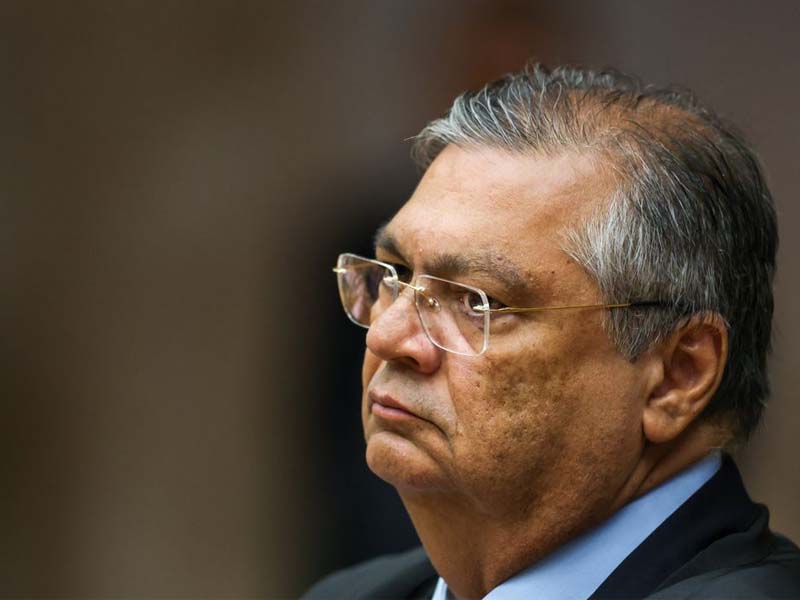 Dino vence ação contra hospital por morte de filho e doará dinheiro