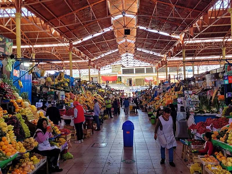 Inflação desacelera em outubro com queda dos alimentos e alívio na conta de luz