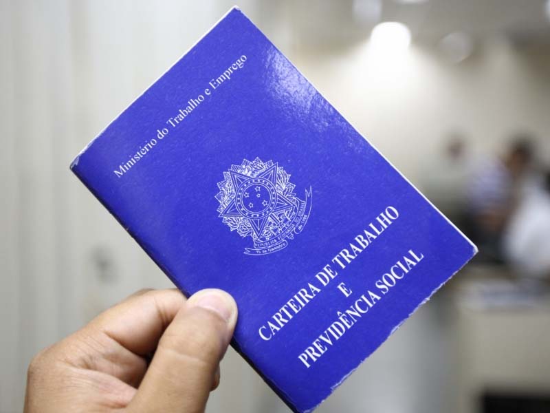 Criação de emprego formal no Brasil cai 15% em setembro, diz Caged