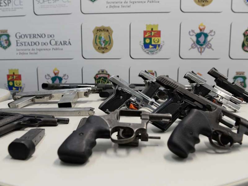 PMCE faz 236 conduções e apreende 48 armas de fogo em três dias no Ceará
