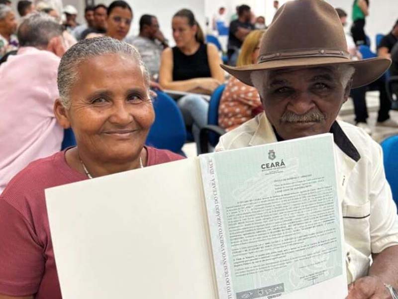 Governo do Ceará realiza entrega de títulos de propriedade em Juazeiro do Norte