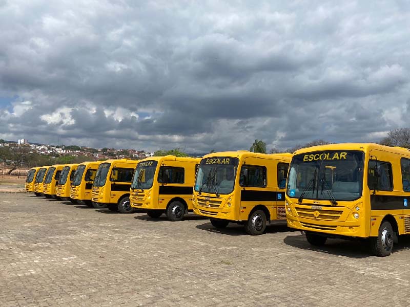 Educação do Crato recebe novos ônibus escolares com acessibilidade e climatização