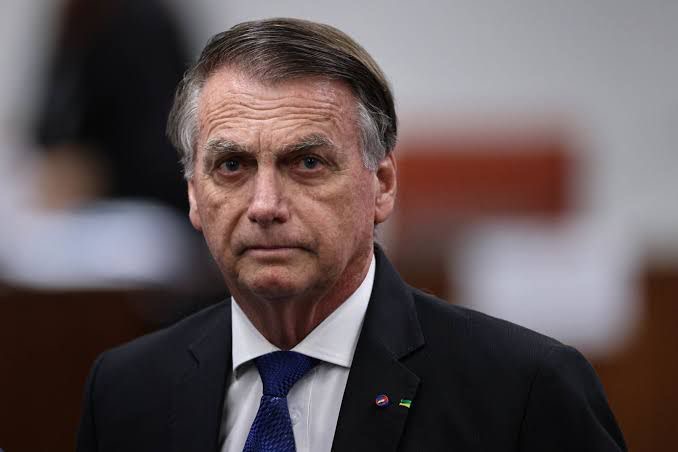 Bolsonaro é preso pela Polícia Federal