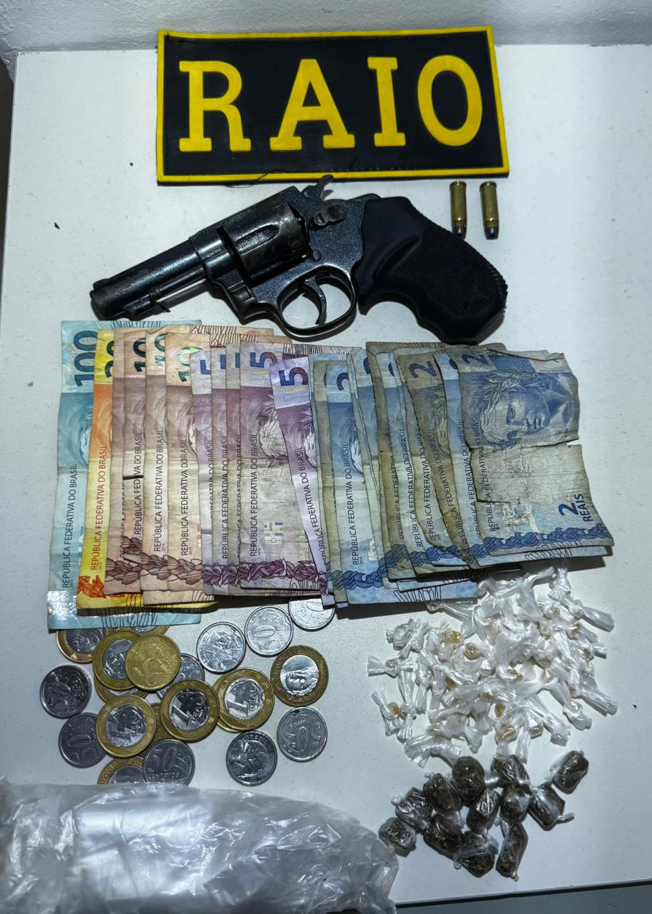 PMCE apreende arma de fogo, drogas e dinheiro em imóvel abandonado em Sobral