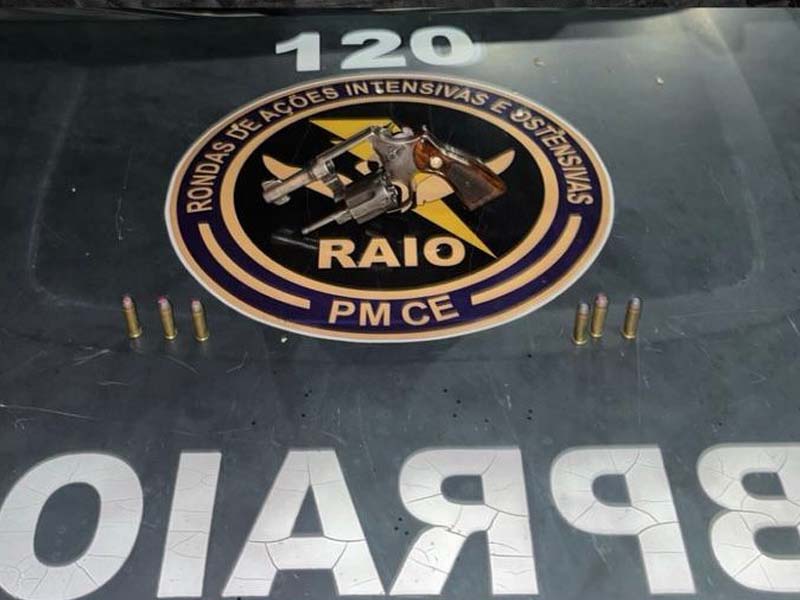 Homem é preso por porte ilegal de arma no bairro Pio XII, em Juazeiro do Norte