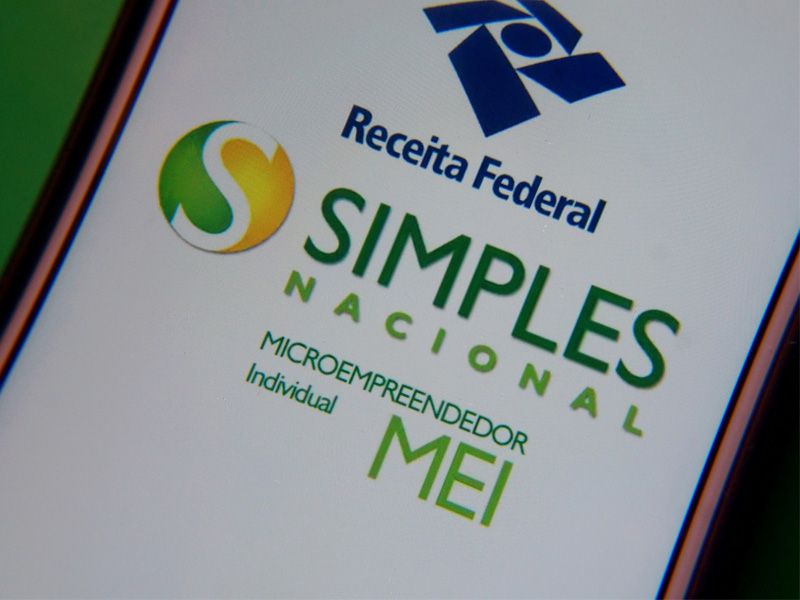 340 mil MEIs são notificados pela Receita e podem ser excluídos do Simples Nacional; regularização ainda é possível pela internet