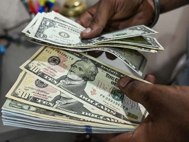 Dólar cai abaixo de R$ 5,30 com expectativa para fim de shutdown nos EUA