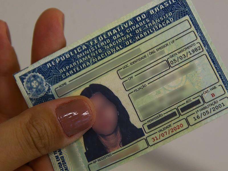 Governo do Ceará propõe incluir mulheres vítimas de violência doméstica no programa CNH Popular