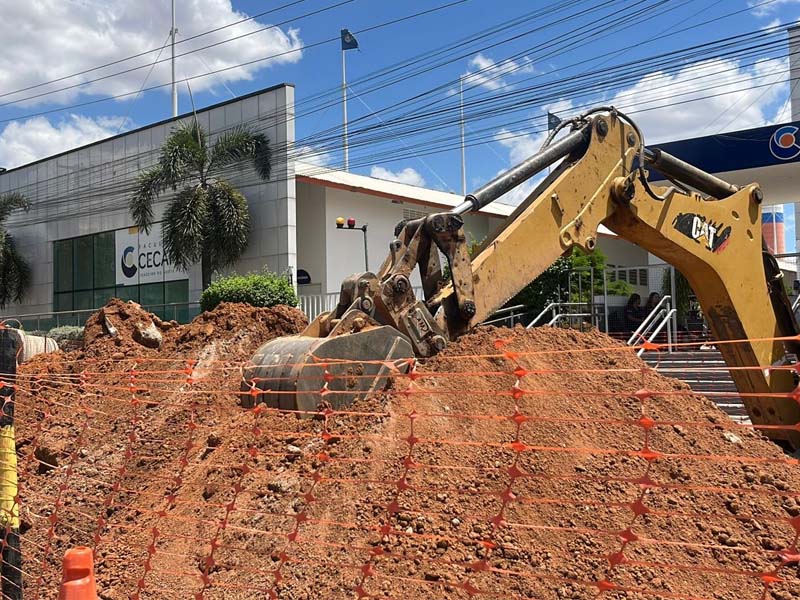 Vídeo: Obras de Saneamento em ruas e avenidas de Juazeiro do Norte atrapalham transito e irritam motoristas: “Parece que não vai ter mais fim”