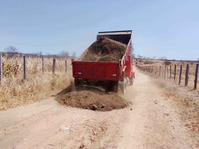 Prefeitura de Salitre intensifica recuperação de estradas vicinais entre Caldeirão e Veneza