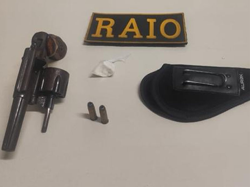 Homem é detido com revólver e cocaína após denúncia de surto armado em conjunto habitacional de Juazeiro do Norte