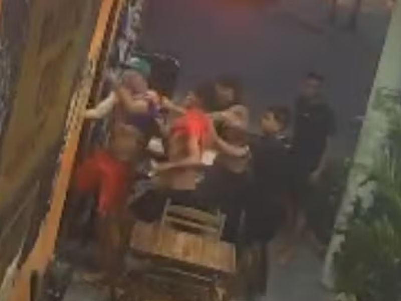 Homem com autismo é espancado por grupo após vestir camisa do Fortaleza