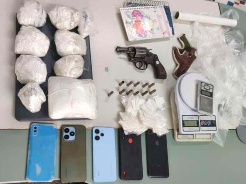 PCCE cumpre mandados e apreende arma e drogas em operação em Assaré, Juazeiro do Norte, Antonina do Norte, Crato e no estado de São Paulo