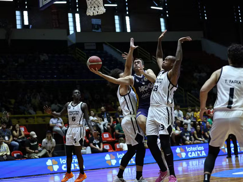 Corinthians bate Mogi e emplaca sexta vitória seguida no NBB