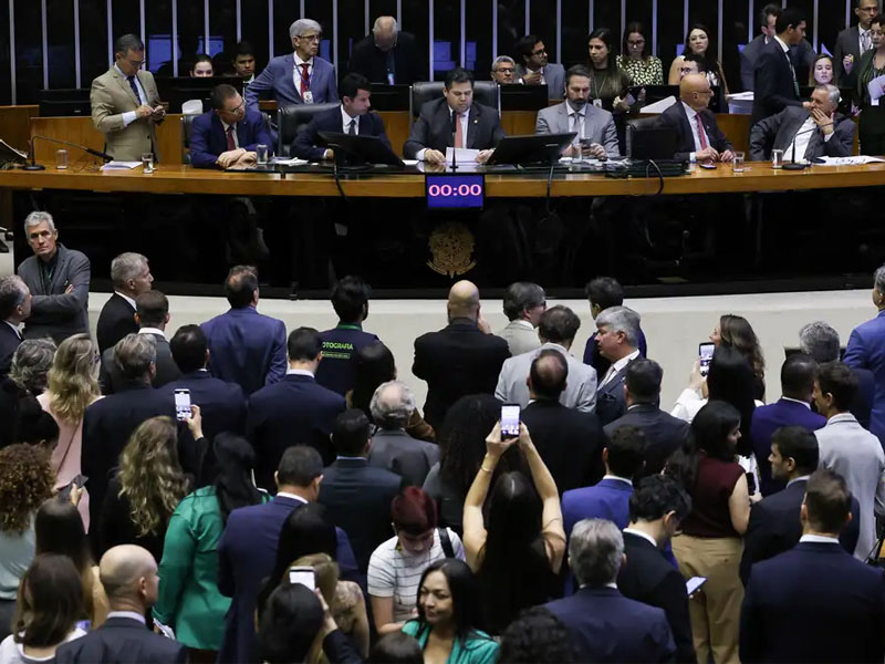 Congresso derruba 56 vetos de Lula no PL do licenciamento ambiental