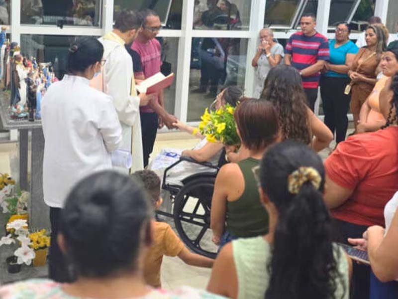 Paciente internada no Hospital Regional do Cariri realiza sonho do casamento