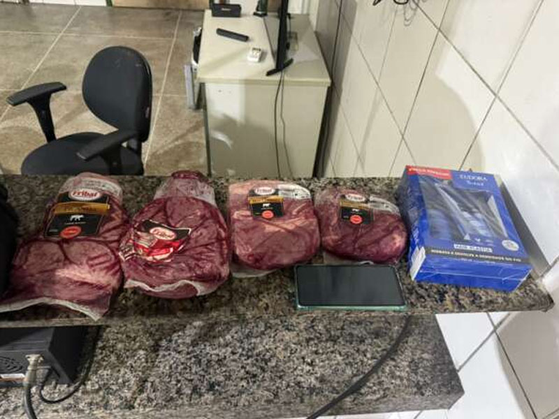 Suspeito de tentativa de furto é preso com peças de carne e kit de tratamento capilar