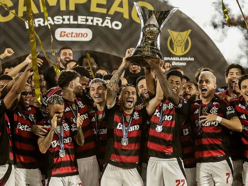 Flamengo derrota Ceará e confirma título brasileiro em temporada histórica