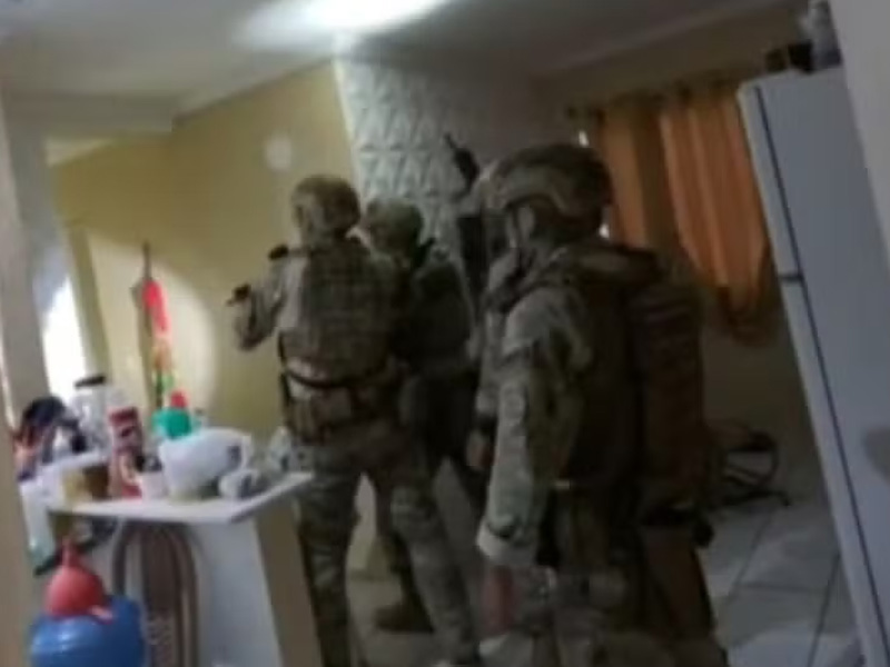 Operação no Ceará prende 12 integrantes do ‘braço financeiro’ de facção em megaoperação e apreende joias, relógios de luxo e bloqueia R$ 59 milhões