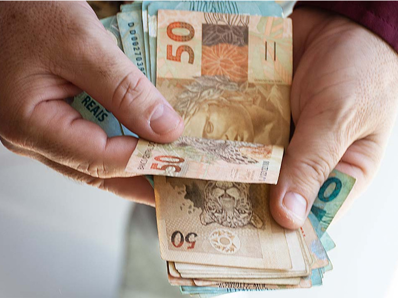 Ceará antecipa 2ª parcela do 13º salário e injeta R$ 2,7 bilhões na economia neste fim de ano