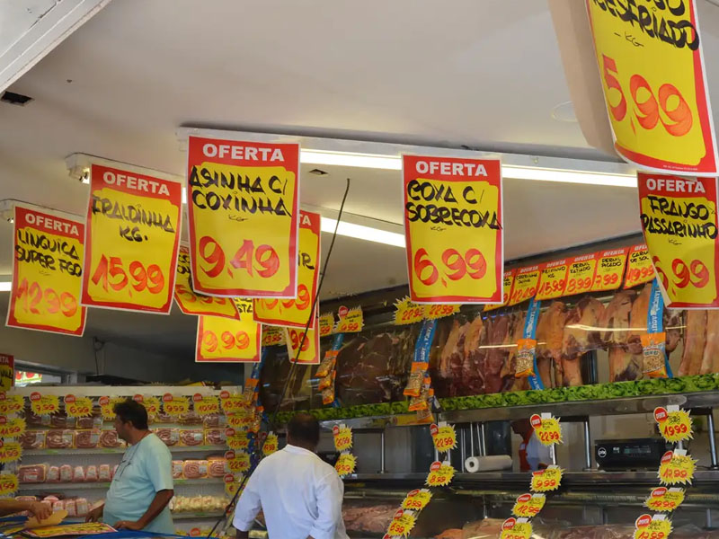 Inflação de 0,18% em dezembro faz IPCA voltar ao limite da meta do governo; índice acumula 4,46% em 12 meses