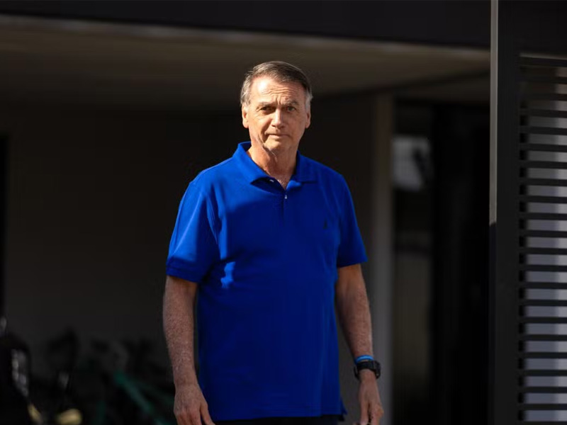 Bolsonaro passa por cirurgia e médicos avaliam bloqueio de nervo para tratar crises de soluços