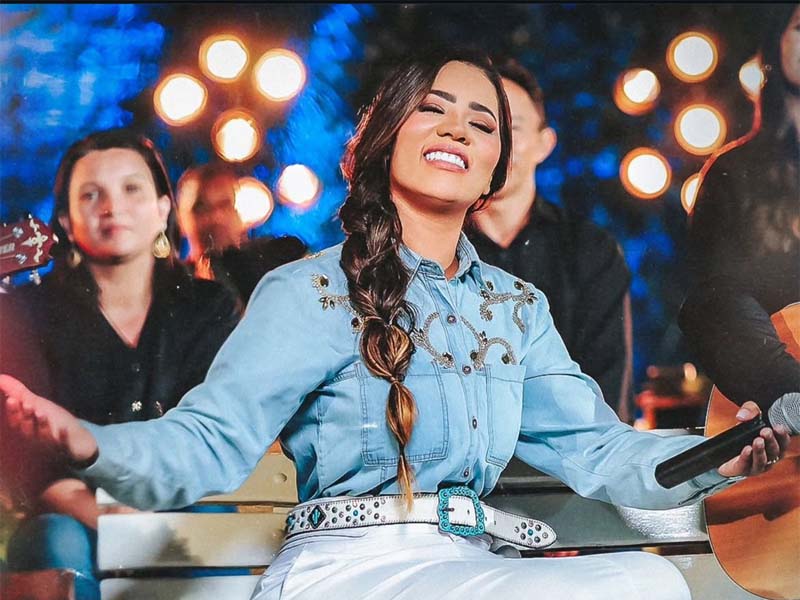 Prefeitura de Missão Velha anuncia Stefhany Sousa como atração da Noite dos Evangélicos no Natal de Rostos 2025