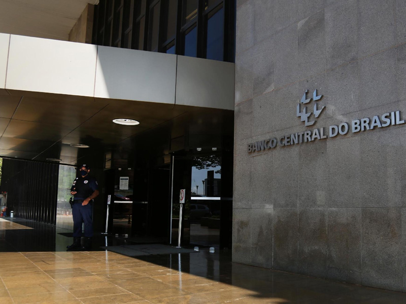 Mercado financeiro eleva projeção do PIB para 2,25% em 2025; inflação prevista cai para 4,4%