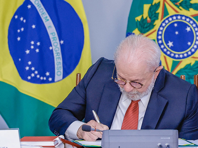 Lula sanciona reajuste de 8% para servidores do Judiciário em 2026 e veta aumentos futuros