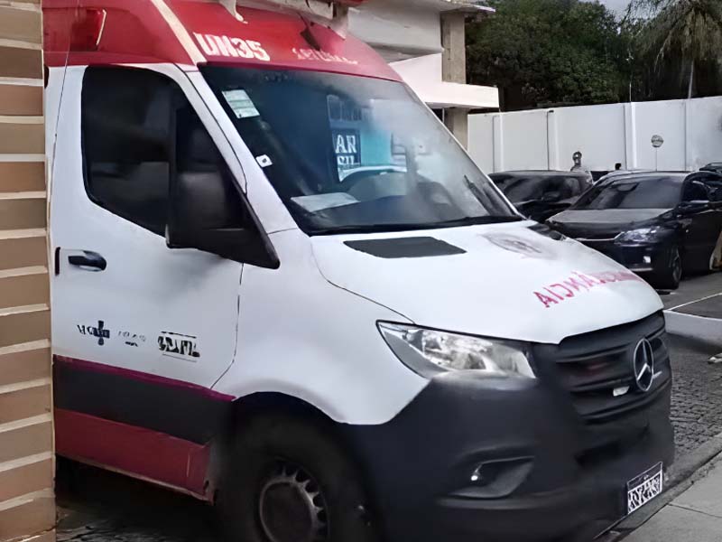 Aluno fere colega, professor e coordenadora com lâmina em escola de Fortaleza