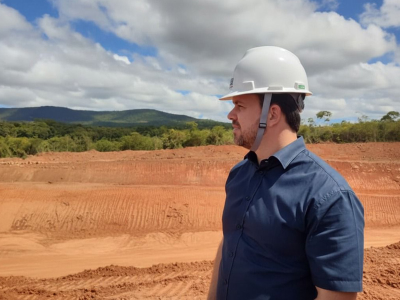 Dr. Guilherme Saraiva anuncia 30 mil m² de asfalto para beneficiar 20 ruas em Barbalha