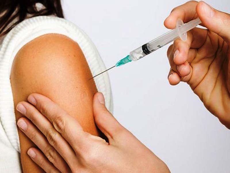 Adolescentes de 15 a 19 anos poderão tomar vacina contra o HPV até junho de 2026