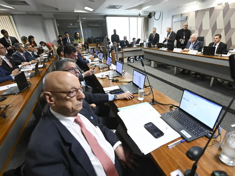 Dosimetria avança no Senado, beneficia Bolsonaro e limita alcance aos atos de 8 de Janeiro