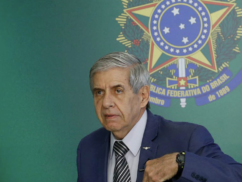 Augusto Heleno deixa Comando Militar para começar a cumprir prisão domiciliar determinada por Moraes