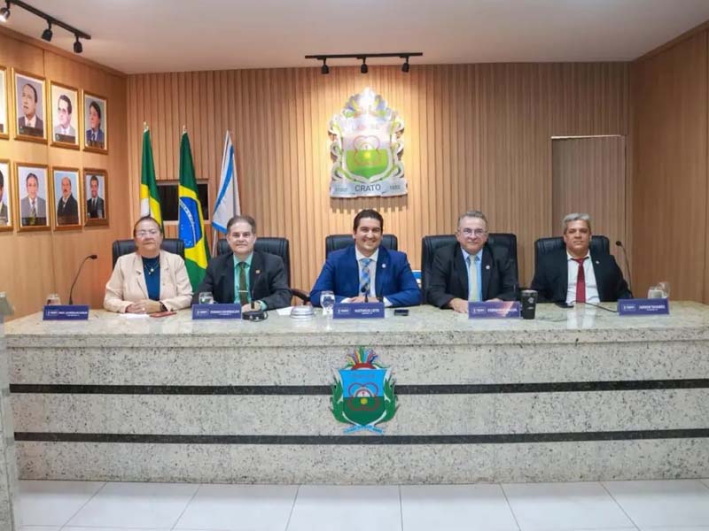 Câmara do Crato aprova projeto que obriga remoção de fios inutilizados em postes e mais 11 matérias