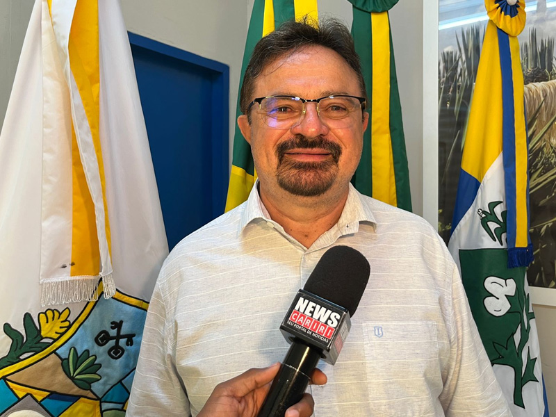 Vídeo: Prefeito Acácio Leite faz balanço do primeiro ano de gestão e comenta pesquisa que apontou com 84% de aprovação, em Caririaçu