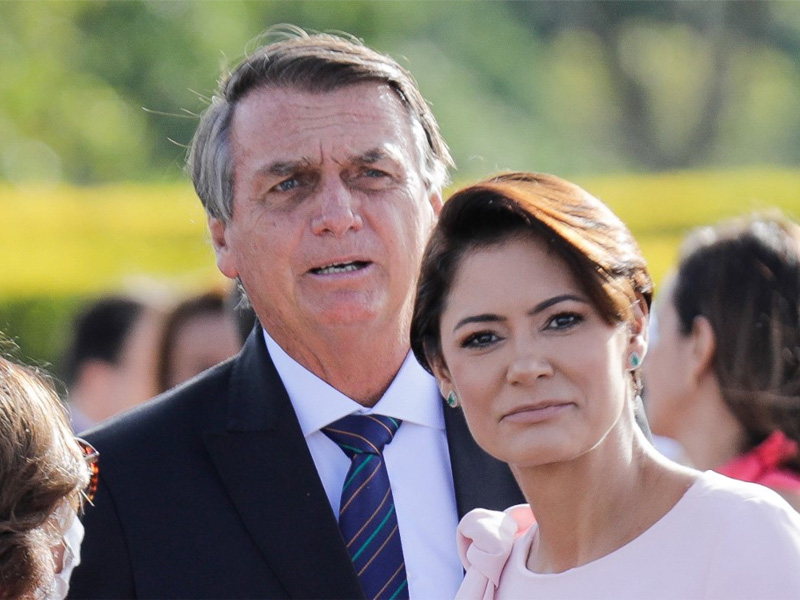 Bolsonaro volta ao centro cirúrgico após nova crise de soluços, diz Michelle