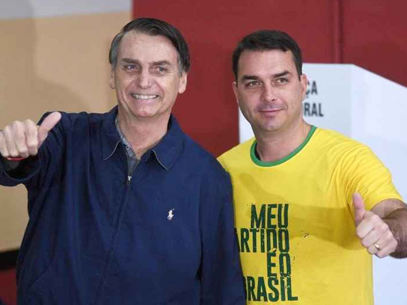 Bolsonaro sinaliza Flávio como candidato ao Planalto em 2026