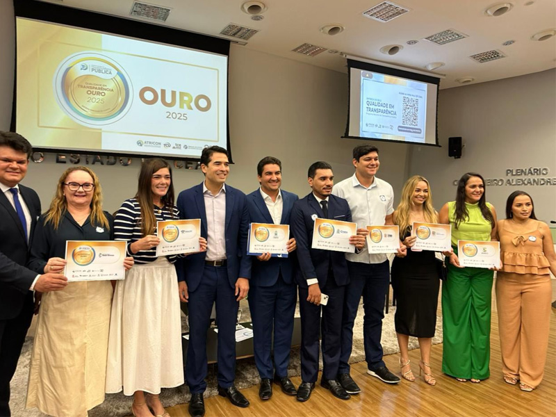 Presidente Matheus Leite recebe Selo Ouro de Transparência concedido pelo TCE à Câmara do Crato