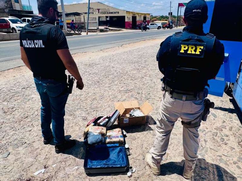 Mulher em posse de 16 kg de drogas é presa pela PCCE e PRF em Várzea Alegre