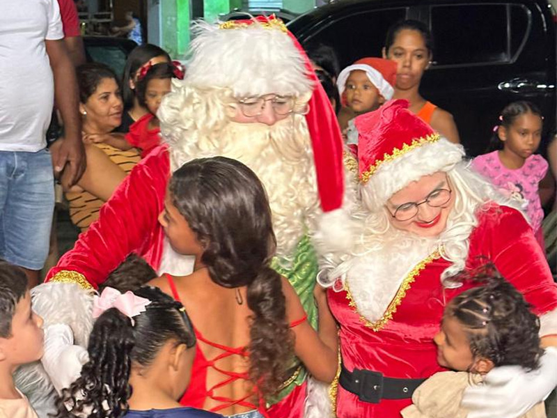 Chegada do Papai Noel leva magia e alegria do Natal ao Distrito de Jamacaru