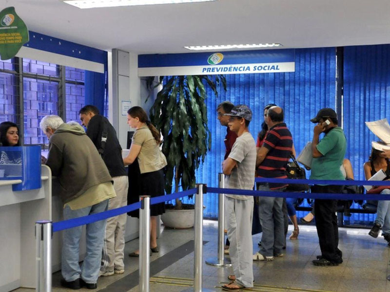 Mudanças na aposentadoria em 2026 alteram idade mínima e regras de transição para segurados