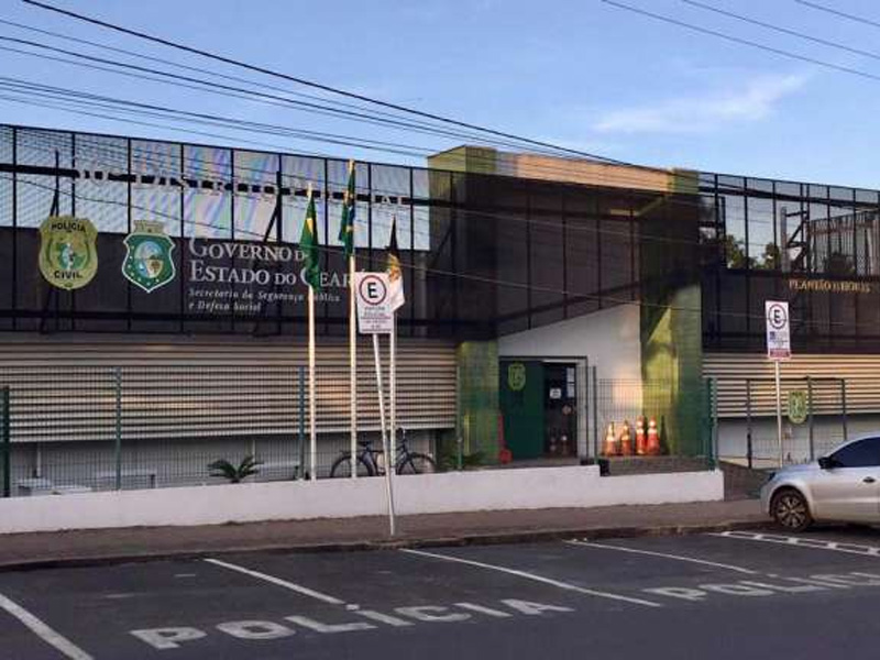 Mulher é presa em Cascavel por extorsão após ameaçar vizinhos com organização criminosa