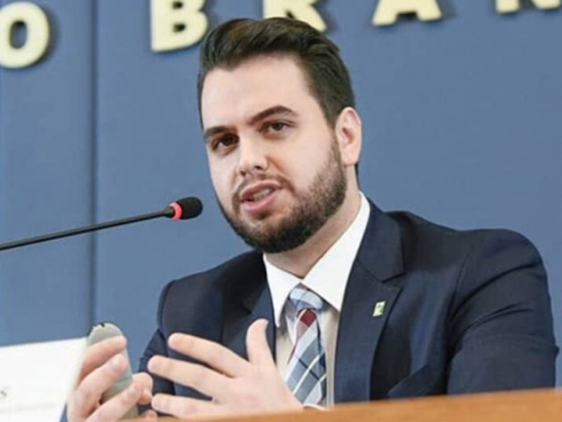 PF prende Filipe Martins após ordem do STF por descumprimento de prisão domiciliar