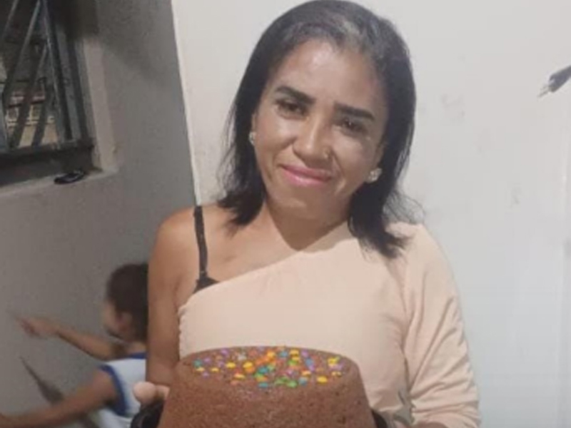 Mulher é morta a facadas em Juazeiro do Norte; polícia busca suspeito
