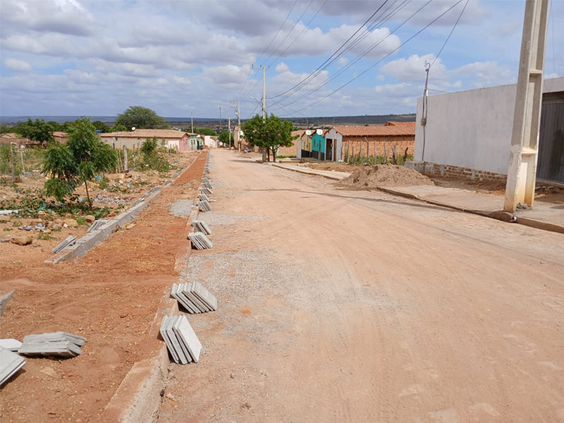 Salitre Avança com Pavimentação em Paralelepípedo no bairro Alto Alegre