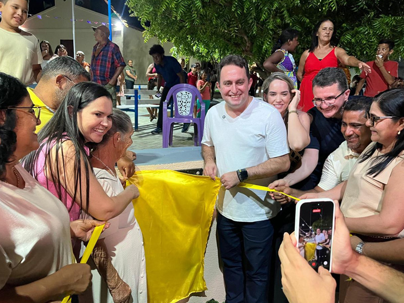 Dr. Lorim inaugura praça no Quimami e anuncia ainda na sua gestão asfalto para a comunidade