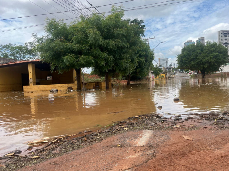 Vídeo: trecho no bairro Lagoa Seca fica interditado após chuvas registradas em Juazeiro do Norte